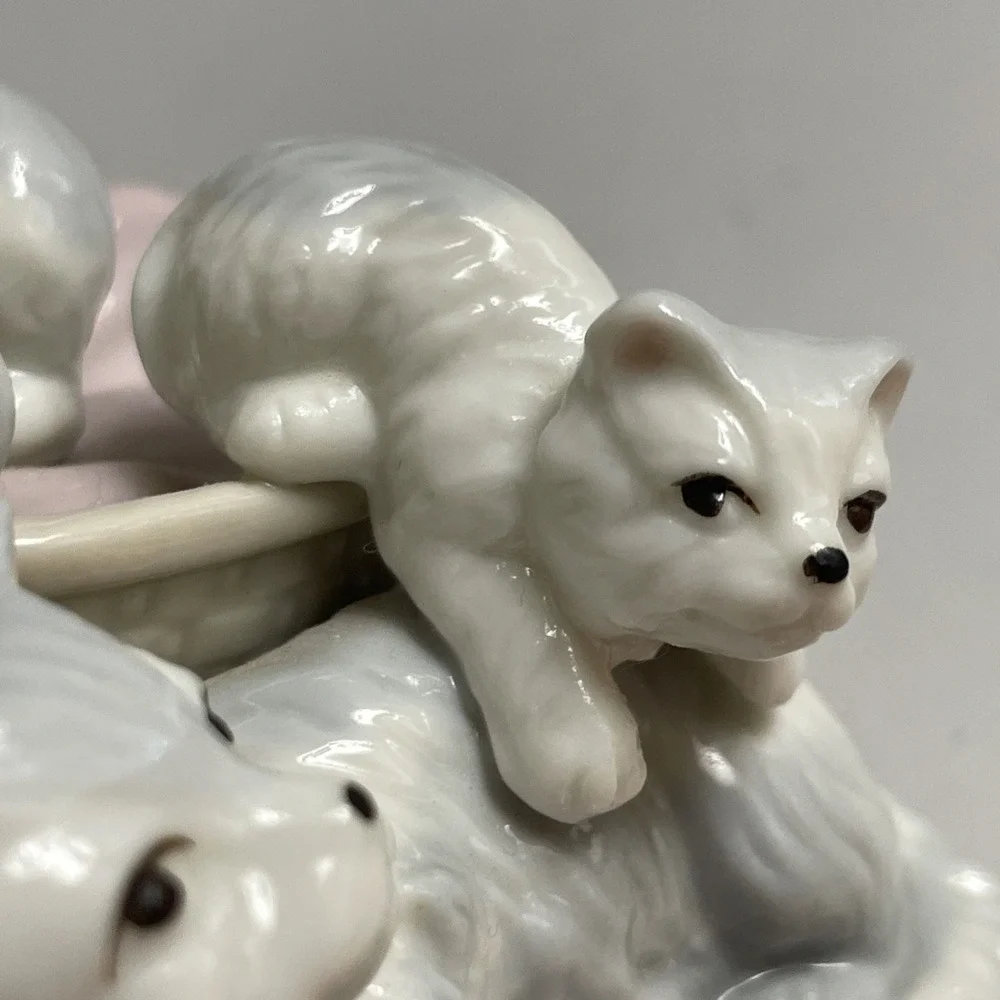 Vintage Cat & Kitten Figurine By Simson Taiwan Porcelain Play Time Grey Kitty